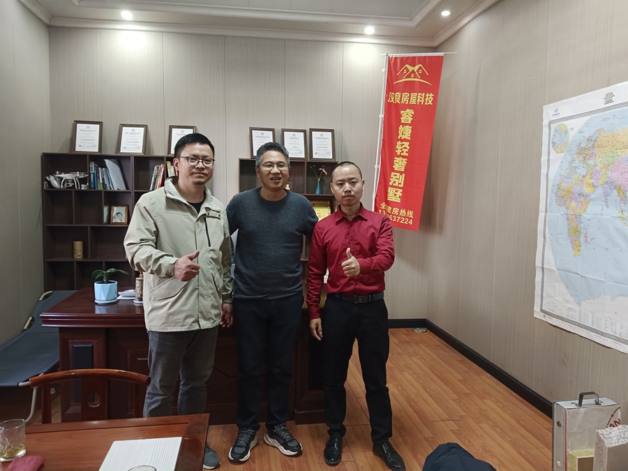 歡迎沙特輕鋼別墅項(xiàng)目的徐總考察睿婕工廠